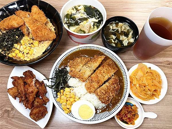 三重美食｜【丼品香】咖哩飯專賣店，價位平實，咖哩飯，免費續飯