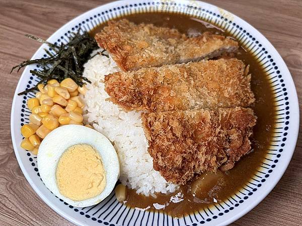 三重美食｜【丼品香】咖哩飯專賣店，價位平實，咖哩飯，免費續飯