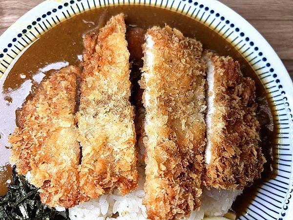 三重美食｜【丼品香】咖哩飯專賣店，價位平實，咖哩飯，免費續飯