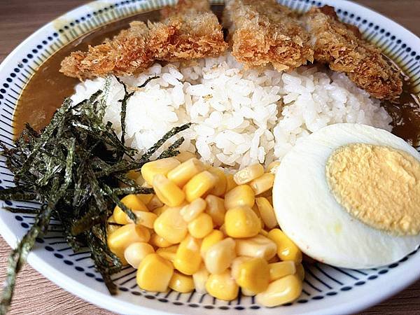 三重美食｜【丼品香】咖哩飯專賣店，價位平實，咖哩飯，免費續飯