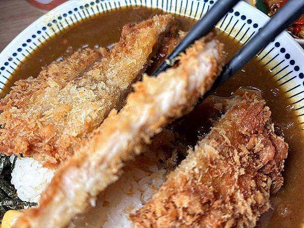 三重美食｜【丼品香】咖哩飯專賣店，價位平實，咖哩飯，免費續飯