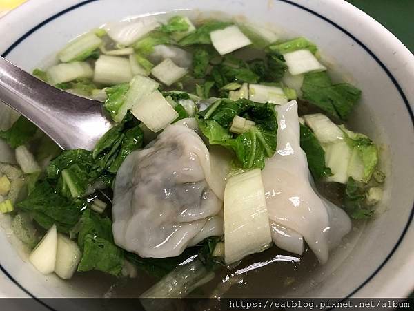 西門町捷運必吃｜萬國萍姊酸菜麵、手工酸菜＠Cecilia 西