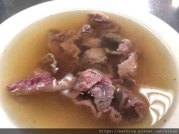 台南必吃牛肉湯★赤崁樓石精臼、水仙宮市場阿村＠Clare