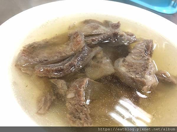 台南必吃牛肉湯★赤崁樓石精臼、水仙宮市場阿村＠Clare