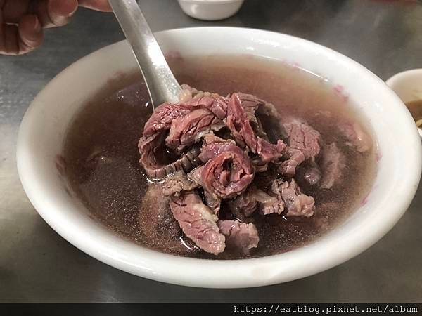 台南必吃牛肉湯★赤崁樓石精臼、水仙宮市場阿村＠Clare