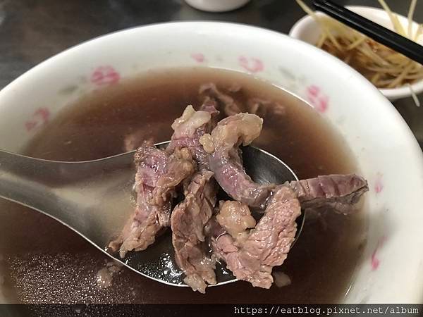 台南必吃牛肉湯★赤崁樓石精臼、水仙宮市場阿村＠Clare