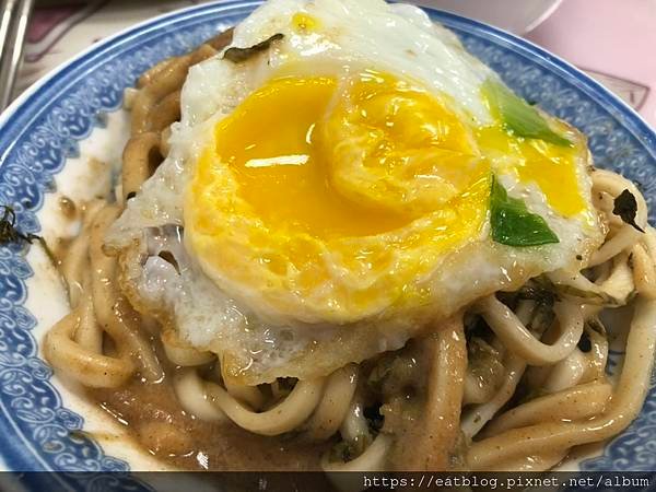 西門町捷運必吃｜萬國萍姊酸菜麵、手工酸菜＠Cecilia 西