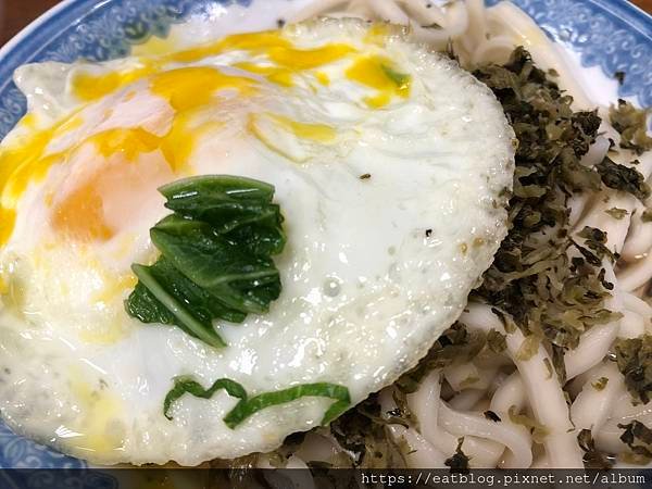 西門町捷運必吃｜萬國萍姊酸菜麵、手工酸菜＠Cecilia 西