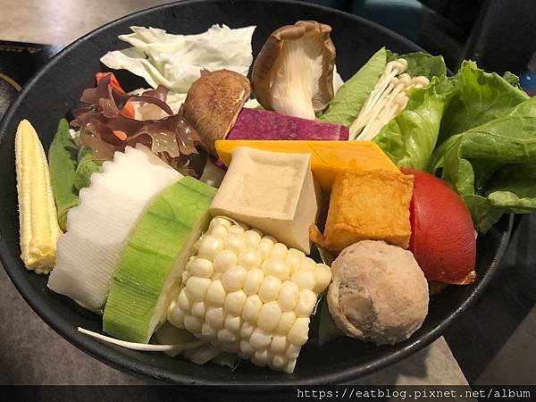 頂溪捷運美食｜永和必吃火鍋｜麒麟閣沙茶火鍋、很秋鍋物、旺角、