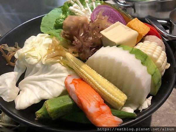 頂溪捷運美食｜永和必吃火鍋｜麒麟閣沙茶火鍋、很秋鍋物、旺角、