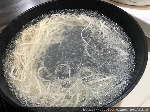 牛肉牛雜湯冷凍包｜姥氣橫秋姥韻牛肉鍋、牛三寶鍋＠Cecili