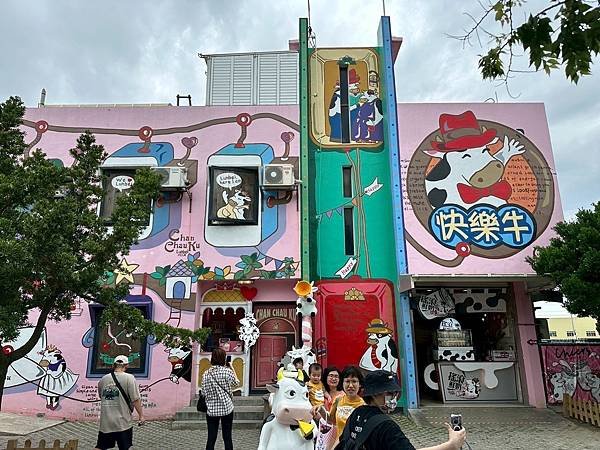 [雲林景點] 千巧谷牛樂園牧場 坐小火車遊園 餵牛體驗 吃冰