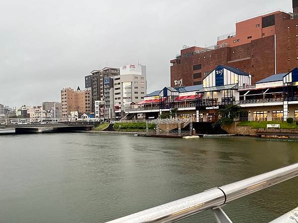 雨中的小倉城＆一蘭拉麵－經典濃郁豚骨湯頭/博多運河城：氣勢滂