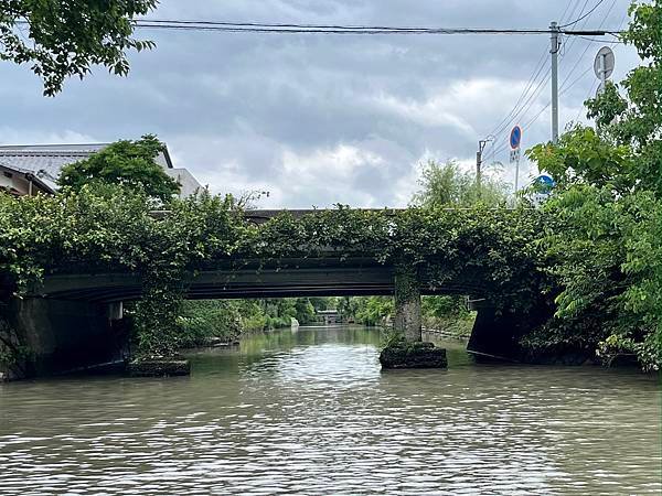 柳川－搭乘木筏穿梭在運河間欣賞美景/水上日式小店的抹茶冰淇淋