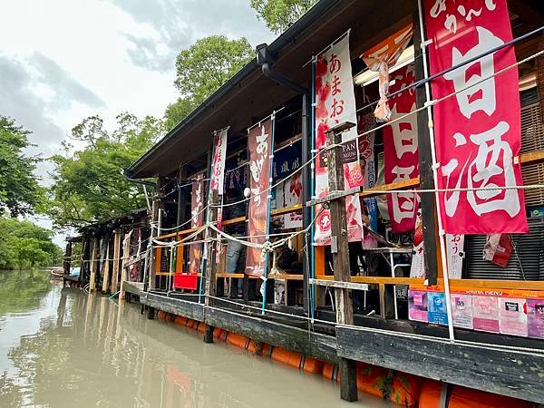 柳川－搭乘木筏穿梭在運河間欣賞美景/水上日式小店的抹茶冰淇淋