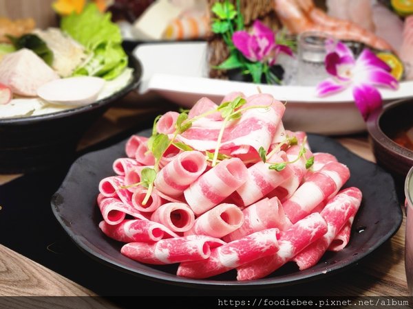【新莊火鍋推薦】双禾町鍋物新莊店：松露蕈菇牛奶鍋濃郁滑順，魚