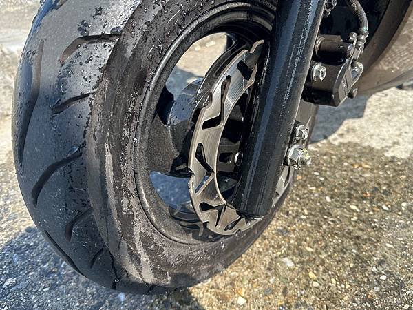 機車輪胎要怎麼清洗才乾淨？SOFT99 好神輪圈輪胎清潔劑、