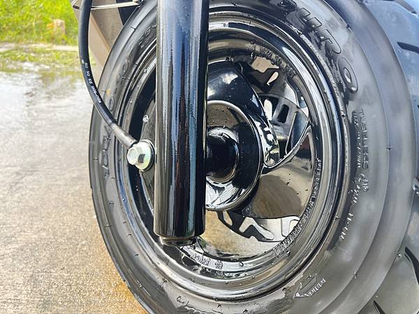 機車輪胎要怎麼清洗才乾淨？SOFT99 好神輪圈輪胎清潔劑、