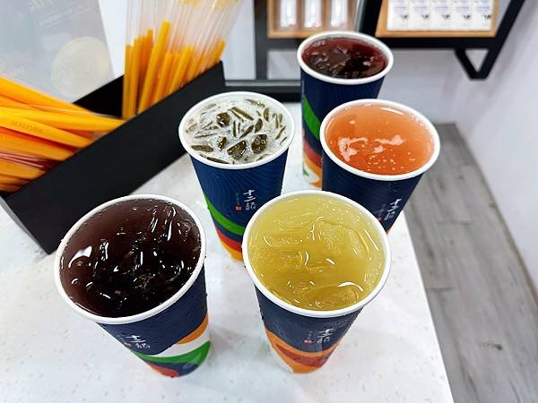 🌟人氣手搖飲推薦🧋十二韻淡水英專店🍹網友激推必點品項🌹玫瑰美