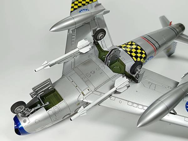 AFV 1/48 F-86 Saber 雷虎小組塗裝 430