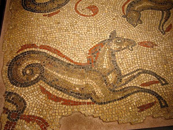 Roman_Baths,_Bath_-_Sea_Horse_Mosaic