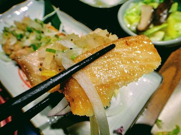 【美食】「魚紳海鮮美食餐廳」中山區美食日式定食推薦，台北日式