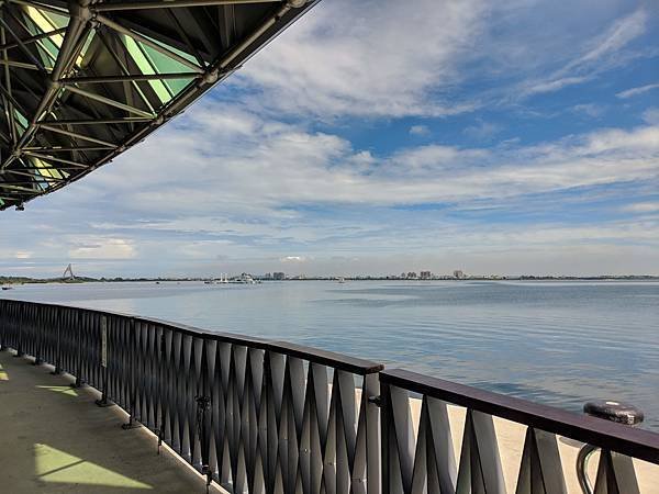 海色湖色與跨海大橋