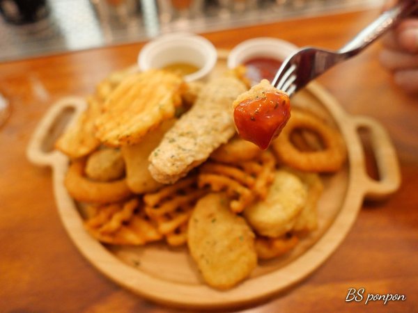 桃園美食│F&amp;Bar廢吧餐酒館，中原男柏德餐點超好吃的桃園中