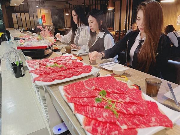 【台北市中山區 | 食記 - 當地老饕才知道門路的鐵板火鍋餐