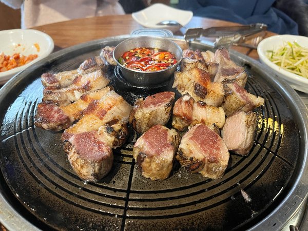 韓國首爾｜弘大 超美味韓式烤肉店 돈주는남자 본점 給豚的男