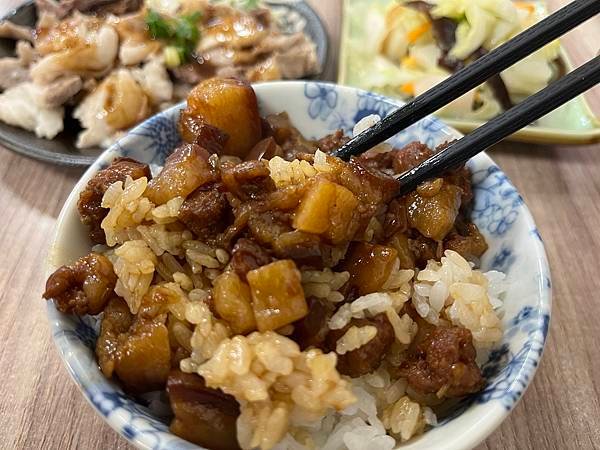 新北土城美食【央二巷滷肉飯】(附菜單)土城最好吃的滷肉飯之一