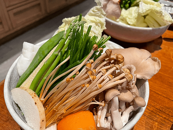 【台北南港美食】黑毛屋x南港中信店x日式鍋物店x柚子味噌鍋