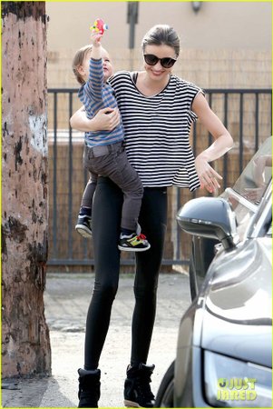 miranda-kerr-ballet-class-with-flynn-05