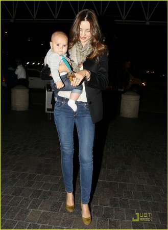 miranda-kerr-flynn-lax-departure-06