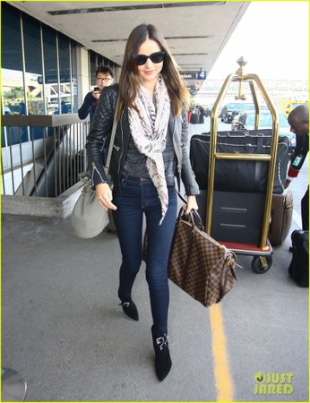 miranda-kerr-lax-flight-02