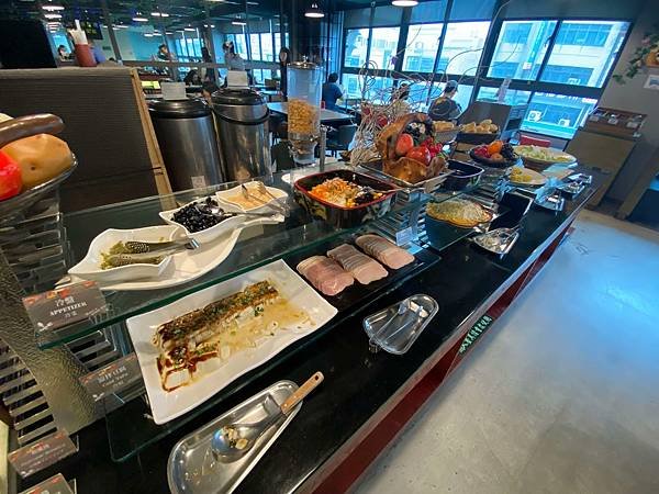 桃園 日月光國際飯店 HOTEL J 早餐豐富好吃