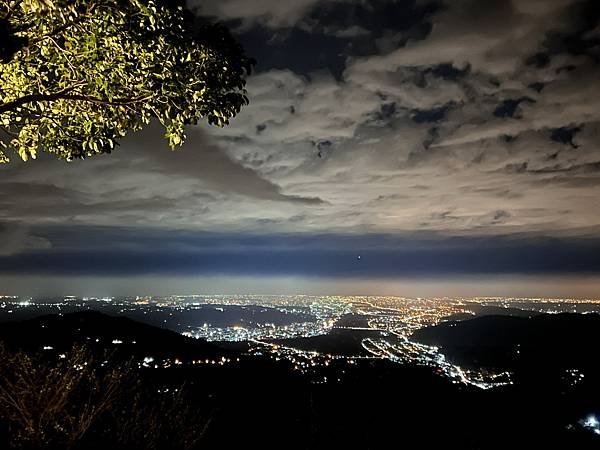 71 露~新竹尖石涵館露營區~夜衝✯百萬夜景✯仙草一分田 N