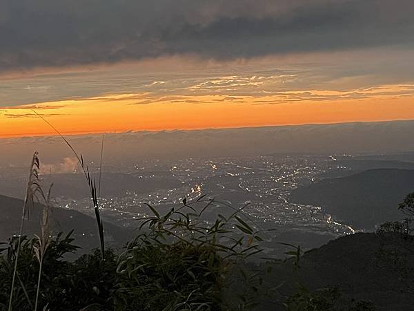 71 露~新竹尖石涵館露營區~夜衝✯百萬夜景✯仙草一分田 N