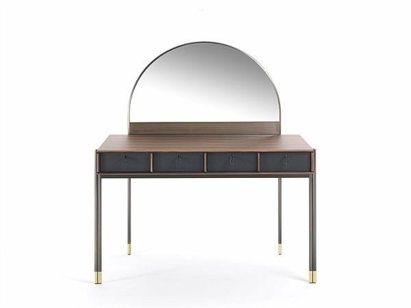 porada Eley desk_1