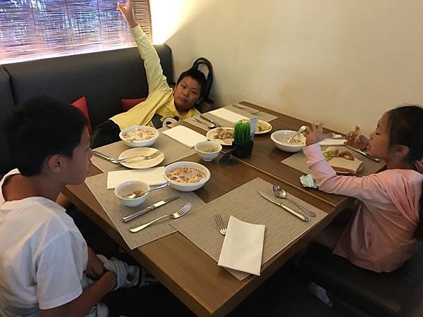花蓮太魯閣晶英酒店（矗立峽谷中的五星級酒店、享受在山林間游泳