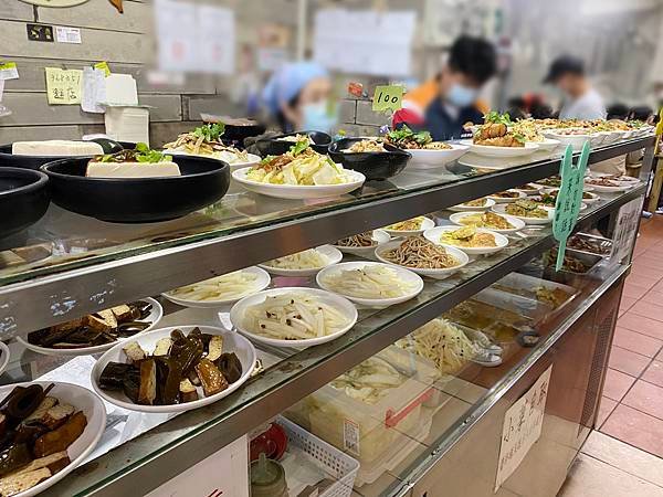 老眷村牛肉麵_小菜區3