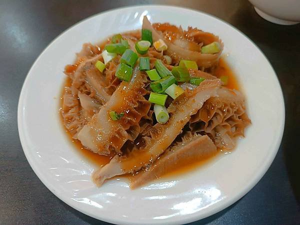 台中漢口路必吃美食|春春川味麵館。道地四川味的酸辣粉香辣過癮