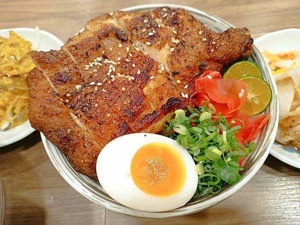 台中美食|汍樂滿盛燒肉丼 豐原總店。多達14種丼飯口味~浮誇