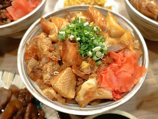 台中美食|汍樂滿盛燒肉丼 豐原總店。多達14種丼飯口味~浮誇