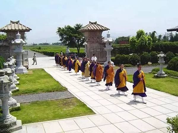 精忠岳飛+盡忠報國/山外青山樓外樓，西湖歌舞幾時休？ 春風吹