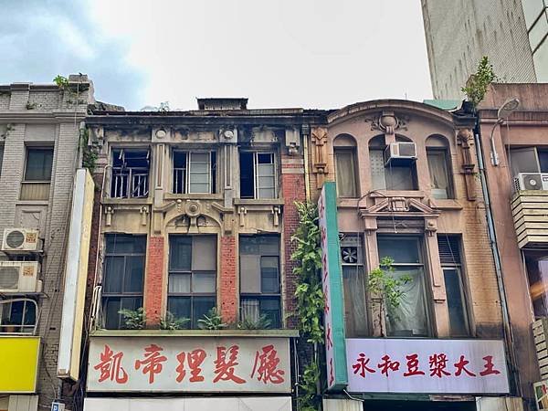 衡陽路街屋-在日治時期的行政區劃中被稱為「榮町」，而榮町又因
