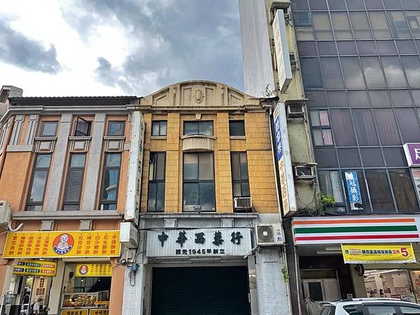 衡陽路街屋-在日治時期的行政區劃中被稱為「榮町」，而榮町又因