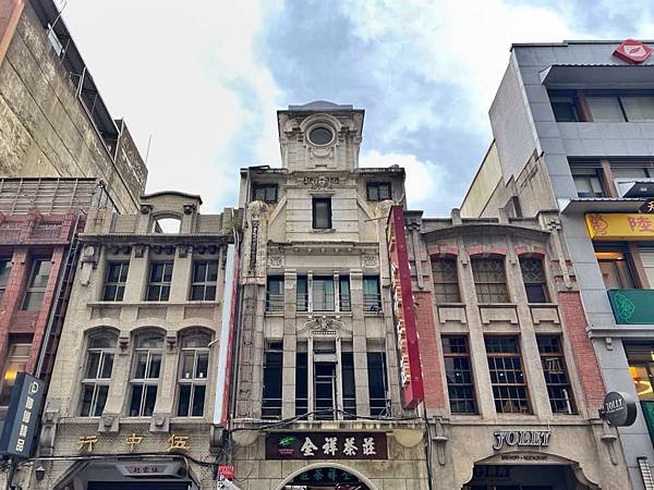 衡陽路街屋-在日治時期的行政區劃中被稱為「榮町」，而榮町又因