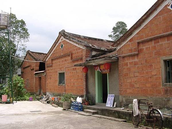 北埔鄉姜屋二房稱姜家新屋1915年析產時，歸二房子孫居住，一