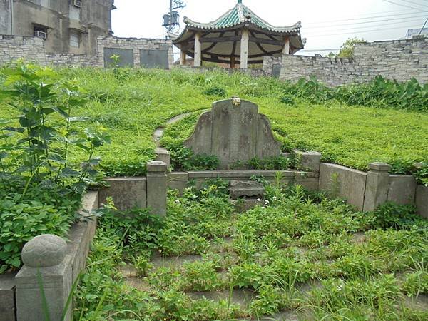 1834年粵籍姜秀鑾及閩籍周邦正等人合股成立「金廣福公館」，